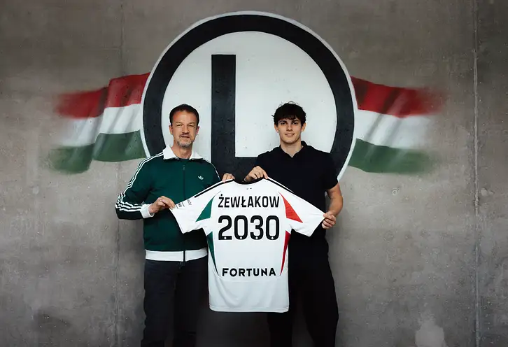 Jakub Żewłakow z nowym kontraktem w Legii